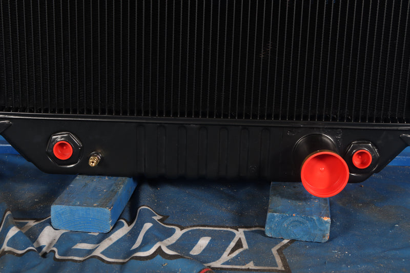 Load image into Gallery viewer, International 7200 Series Radiator # 603001

