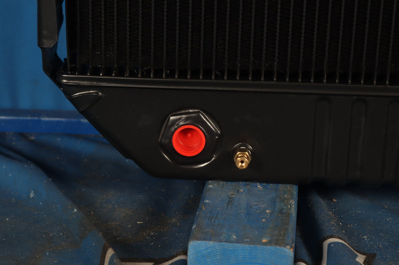 Load image into Gallery viewer, International 7200 Series Radiator # 603001
