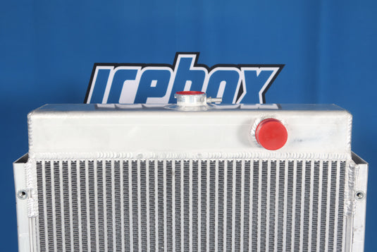 Case 680L, 680k Radiator