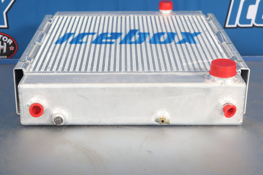 Case 680L, 680k Radiator