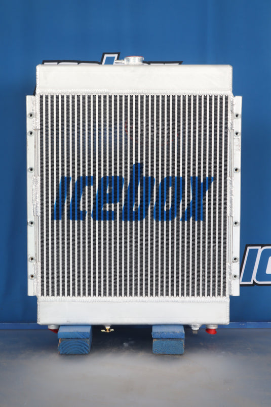 Case 680L, 680k Radiator