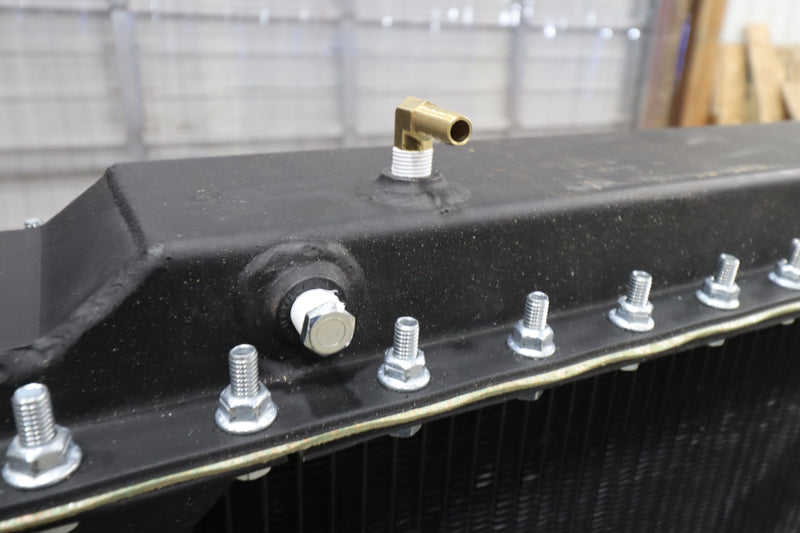 Load image into Gallery viewer, Western Star Radiator # 608010
