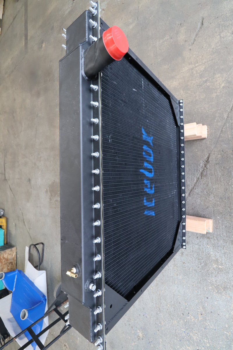 Load image into Gallery viewer, Western Star 4900 Radiator # 608012

