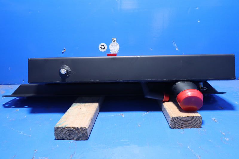 Load image into Gallery viewer, Freightliner Top Tank # 601464
