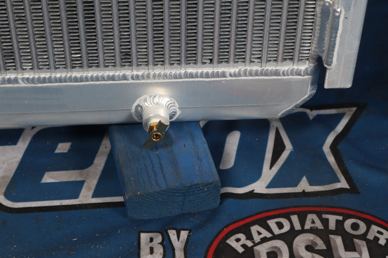 Load image into Gallery viewer, John Deere 790D Radiator # 871182
