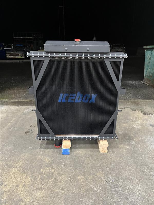 Load image into Gallery viewer, Peterbilt 379 Radiator # 606022 - Radiator Supply House
