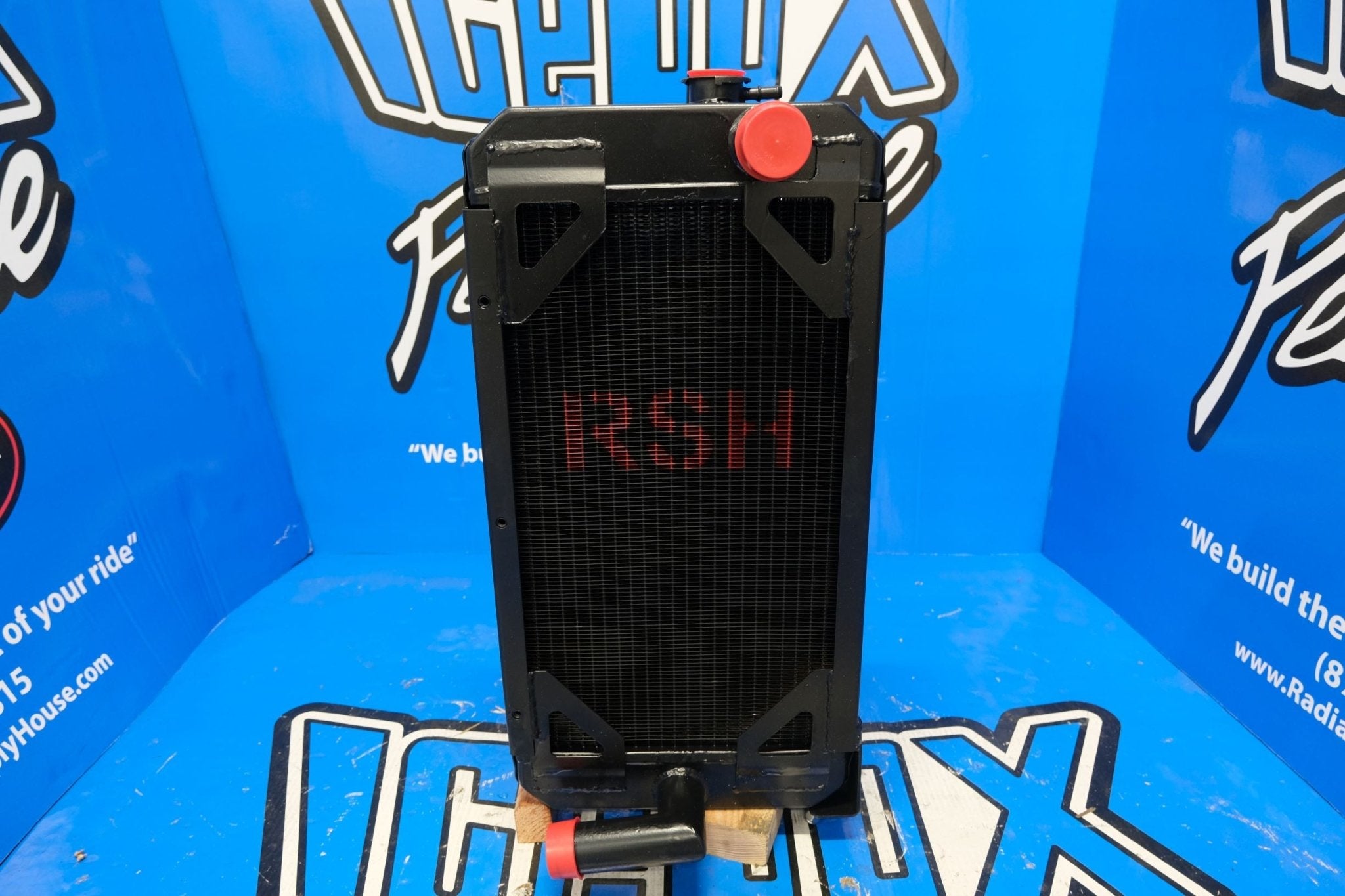 Caterpillar TH255 Radiator # 850885 – Radiator Supply House