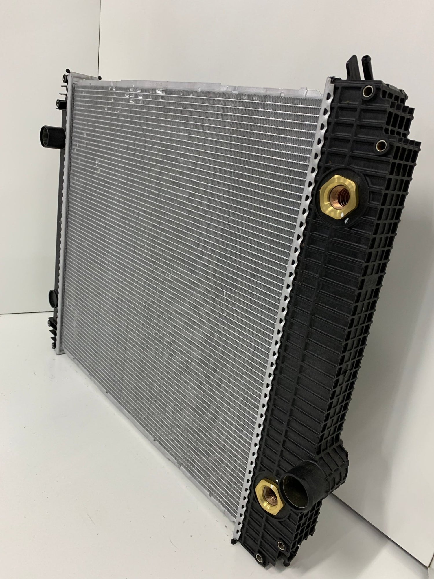 Ford F650, F750 Radiator # 600096 – Radiator Supply House