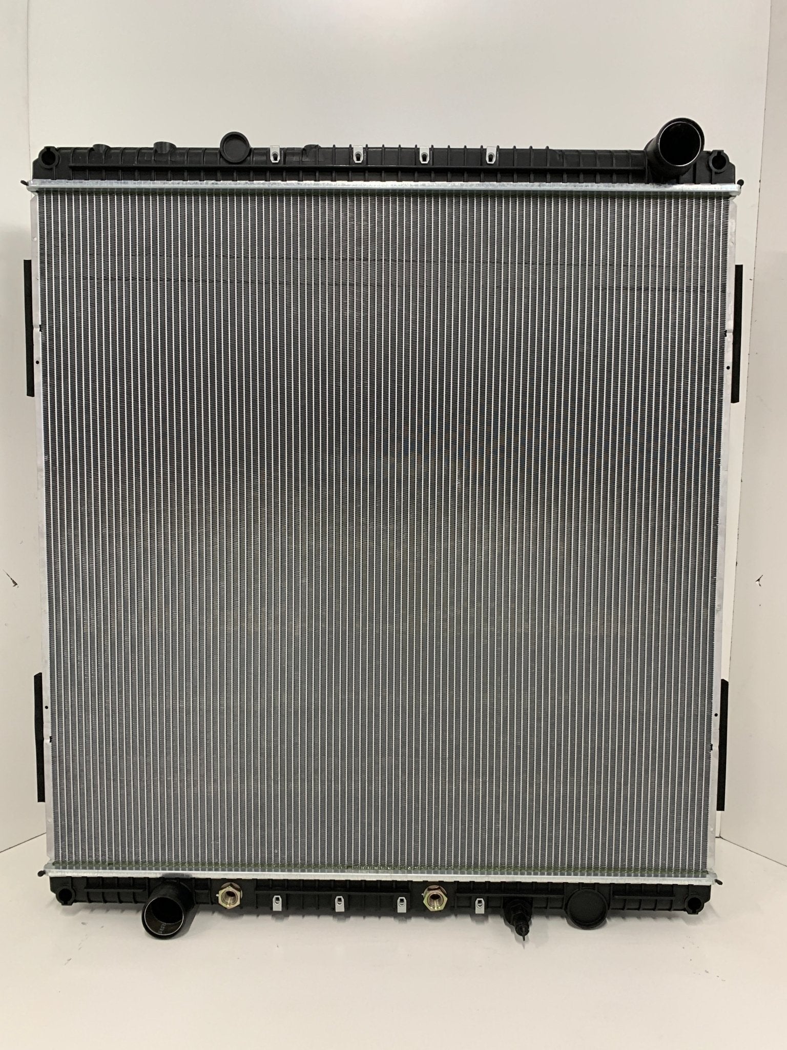 601592 Radiator Freightliner Columbia, M2 LT9500 Series, Radiator # 601132