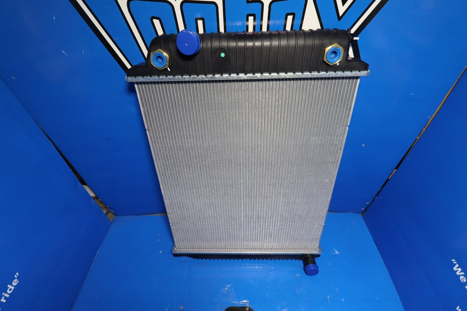 Freightliner FLT Radiator # 700022 – Radiator Supply House