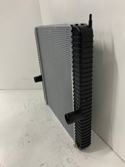 International And Navistar 2300, 3000, 3600, 3800, And 4900 Radiator International And Navistar 2300, 3000, 3600, 3800, And 4900 Radiator