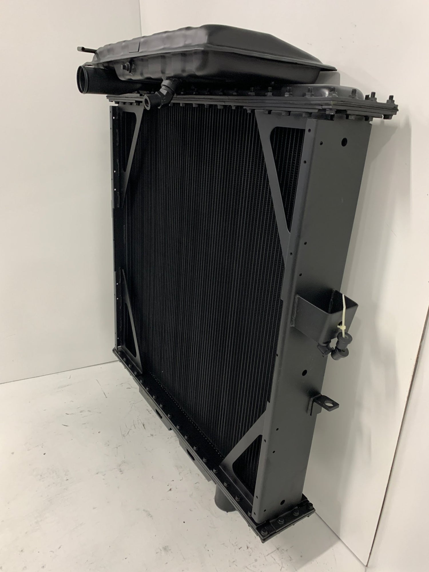 Peterbilt 357, 375, 379, 385 Radiator # 606014 – Radiator Supply House